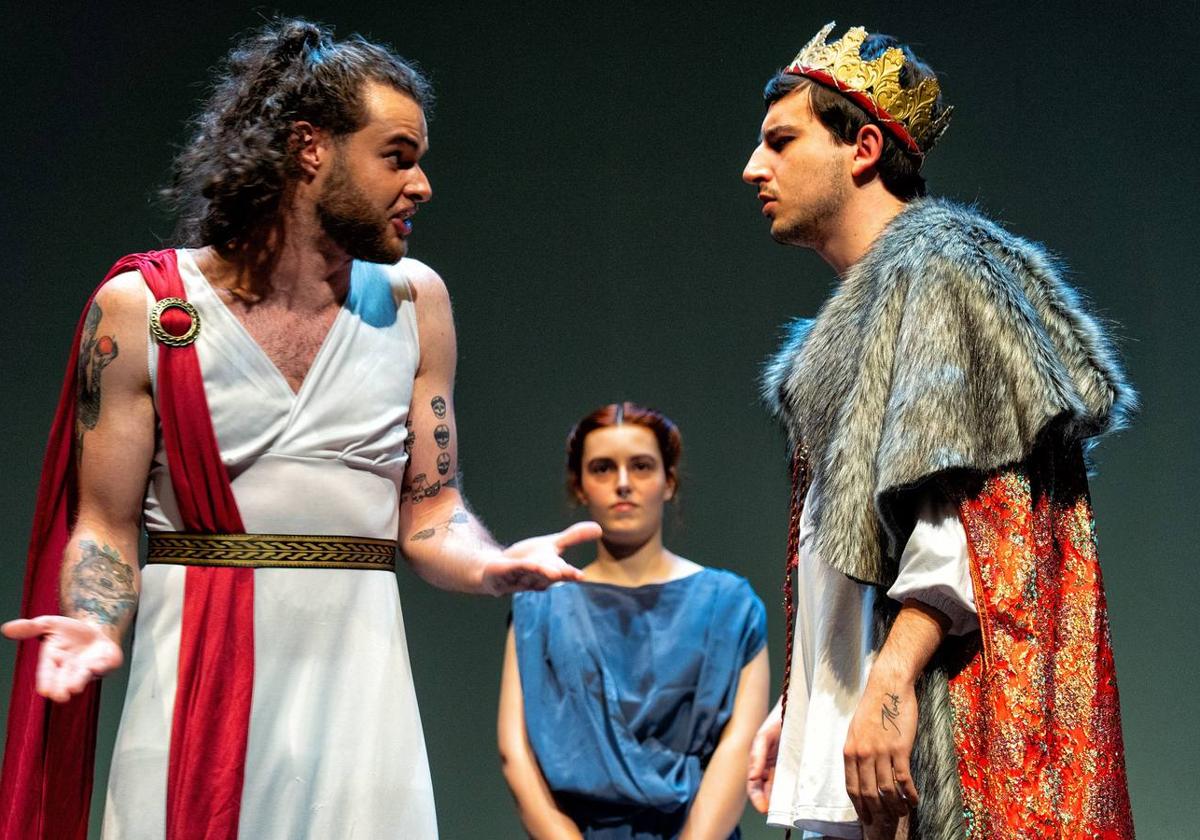 El grupo local de teatro Sutegi, interpreta hoy 'Antígona' a las 20.30 horas en el Ermua Antzokia.