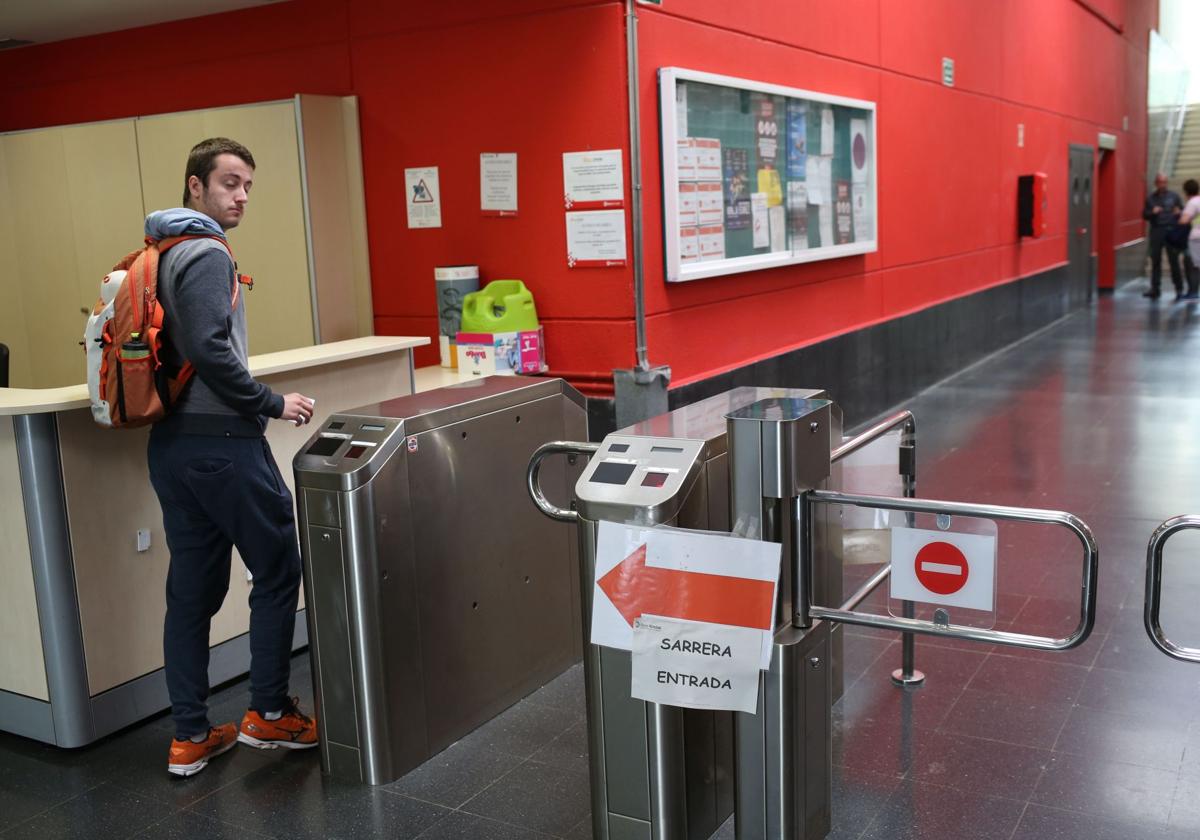 Horarios de verano en los polideportivos de Bilbao: estos son los días que cerrarán las instalaciones