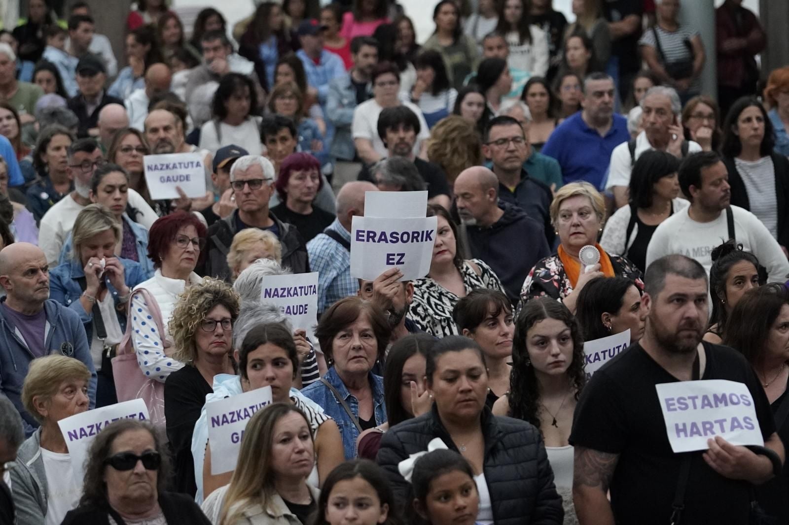 Las imágenes de la concentración de Rekalde en repulsa por el asesinato de la niña de 13 años