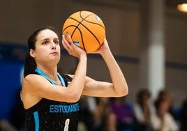 Ángela Salvadores, en un partido de EuroCup Women.