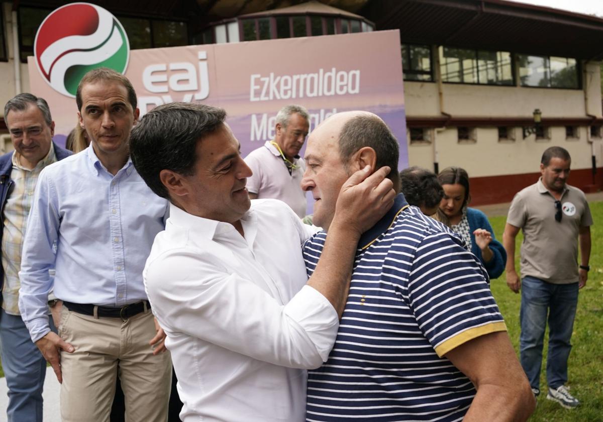 Las imágenes del homenaje jeltzale a Ortuzar y Aurrekoetxea