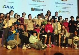El alumnado de Eskolabarri recogió su premio en el Bizkai Aretoa.