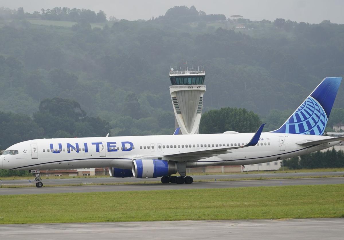 EL CORREO a bordo del primer vuelo Nueva York-Bilbao: 147 pasajeros y suena &#039;La Macarena&#039;