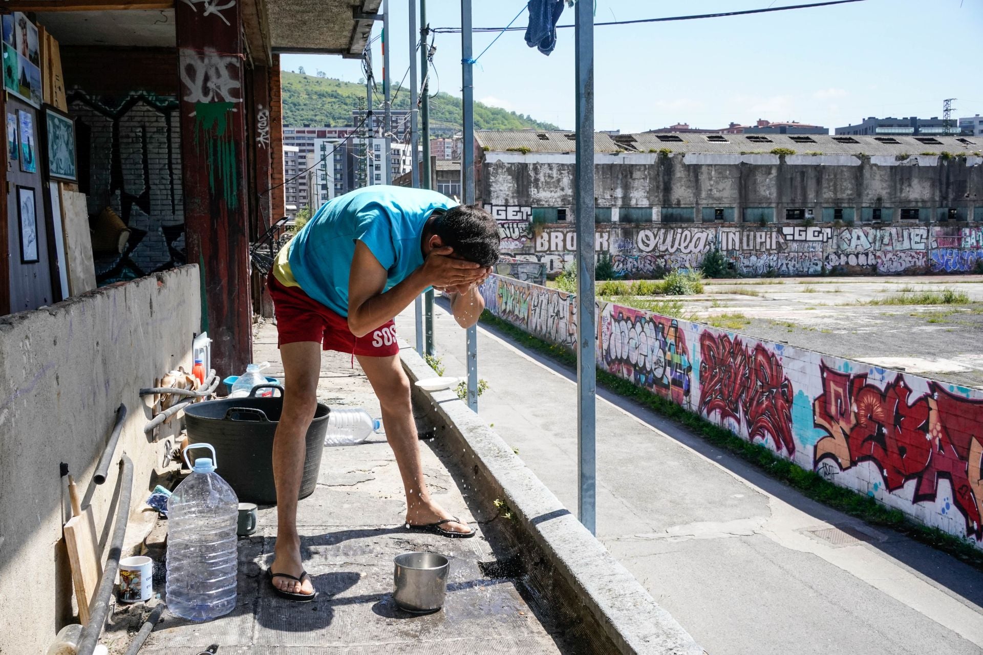La vida de los &#039;sin techo&#039; en los pabellones okupados en Zorrozaurre