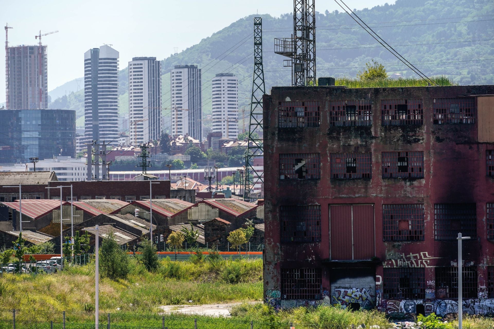 La vida de los &#039;sin techo&#039; en los pabellones okupados en Zorrozaurre