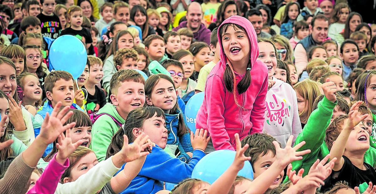 Las familias recorrieron los cuatro recintos habilitados, y disfrutaron de comida, música y juegos para lo más pequeños