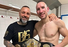 Sergio Sánchez (derecha) junto con su manager Josito Idarraga.