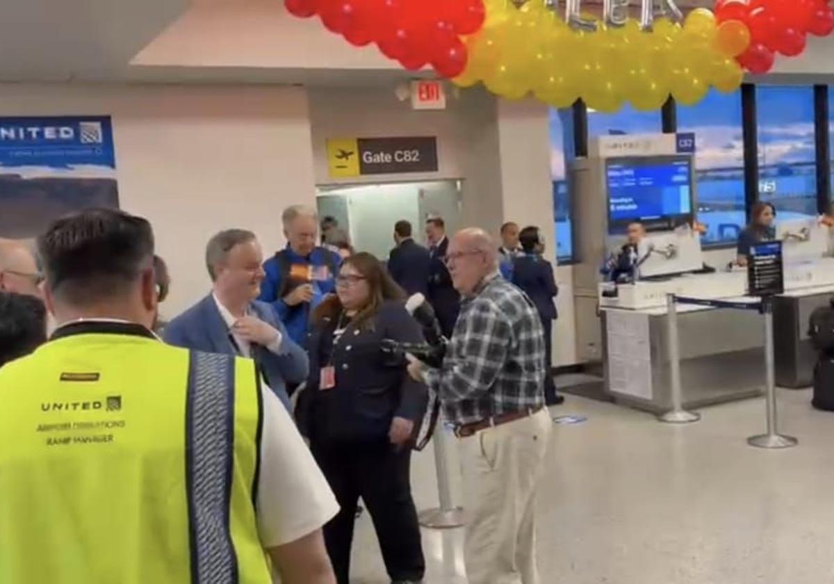 Así sonó &#039;La Macarena&#039; para festejar el primer vuelo Nueva York-Bilbao