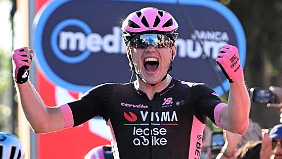 Olav Kooij pone el cierre al triunfo del Visma en el Giro
