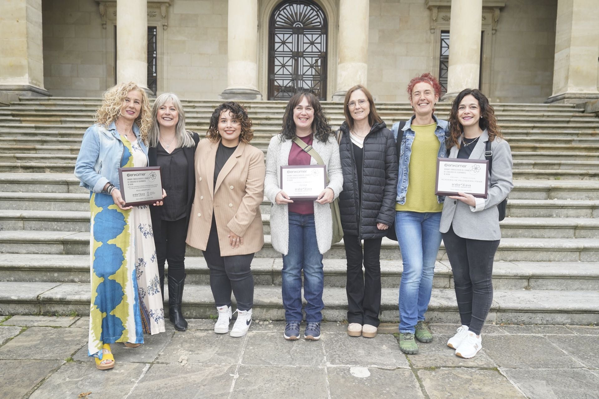 Marga García, Itziar Ortiz de Guzmán, María Durango, Zuriñe Torrecillas, Ascen Leza, Agurtzane Izarza y Verónica Bayo.