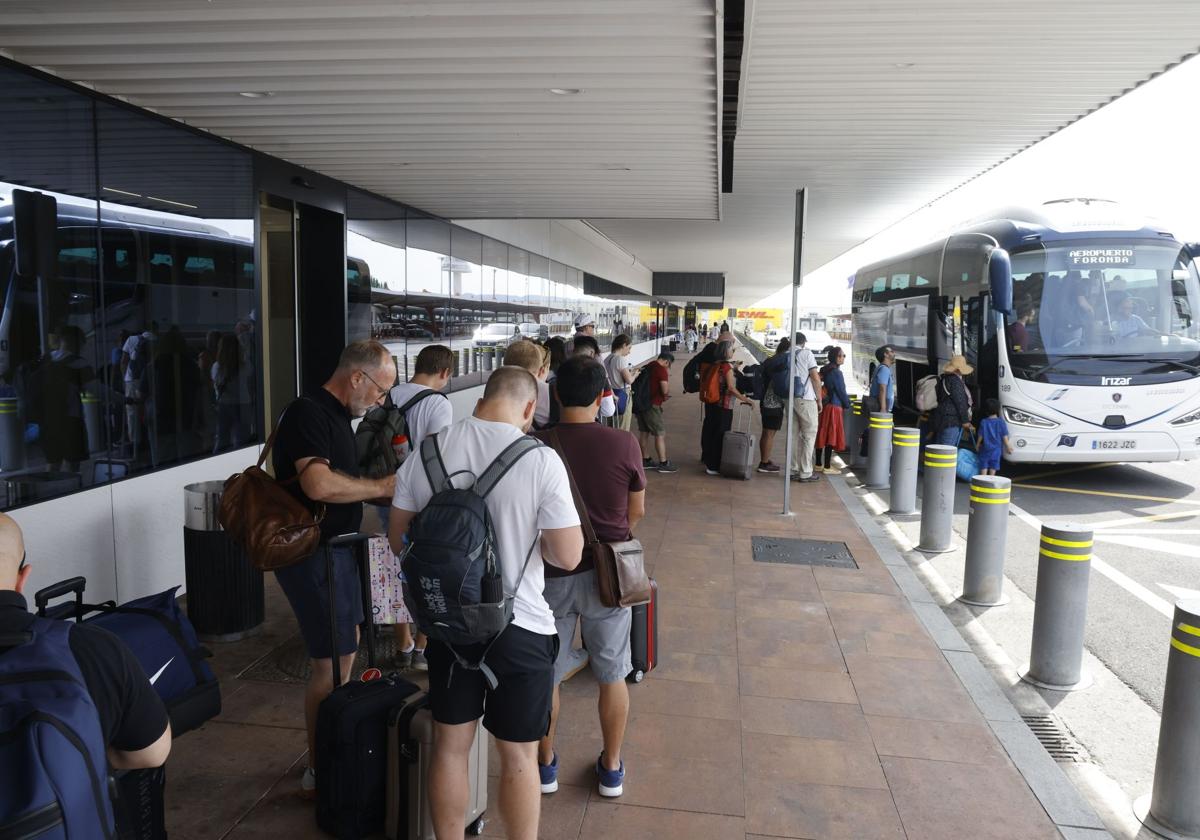 La odisea de decenas de vitorianos para volver de Mallorca a Foronda: «Hemos tardado 12 horas»