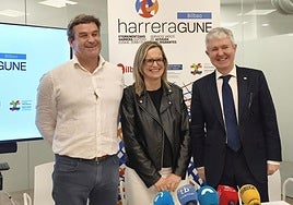Ignacio Fariña, Beatriz Gorriti e Iñigo Zubizarreta, durante la presentación.