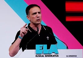 El secretario general de ELA, Mitxel Lakuntza, durante su intervención en el Palacio Euskalduna.