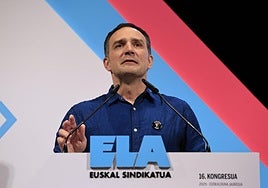 Mitxel Lakuntza durante su intervención en el cierre del congreso.