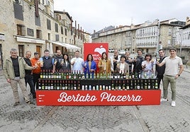 En la plaza del Machete se han presentado 110 botellas de 48 bodegas.