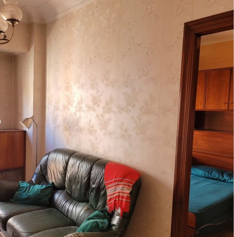 El antiguo salón se ha convertido en la habitación principal.