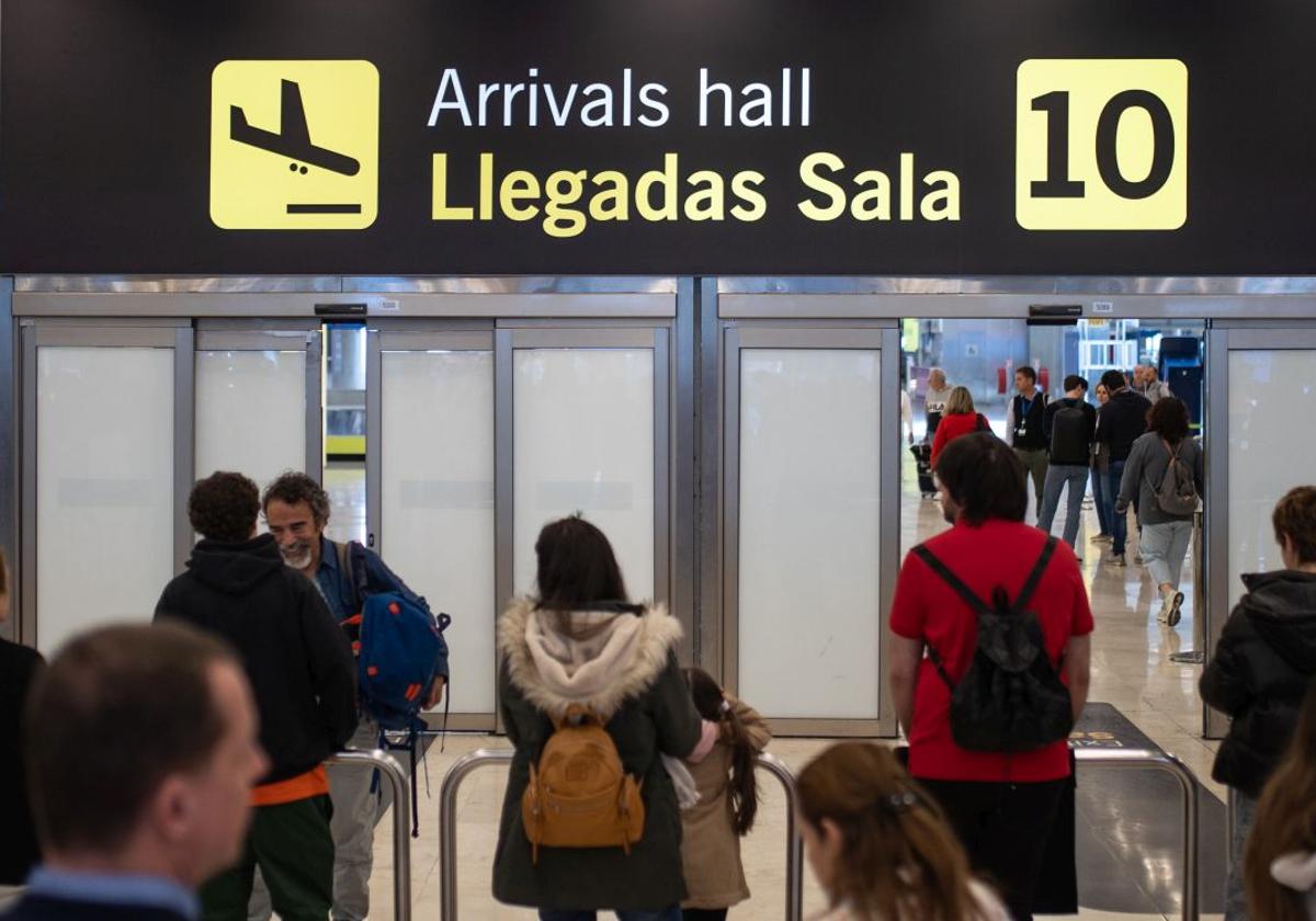 El último plan de los narcos: comprar un vuelo a Bilbao para entrar en Barajas y recoger 52 kilos de cocaína