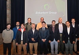 Imagen de la junta directiva de Enkarterri Group, con su presidente, Álex López Aller, en el centro.