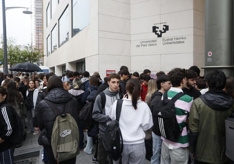 «Si repaso mucho antes de entrar siento que se me olvida todo», dicen los estudiantes de Selectividad