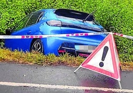 El vehículo se salió de la calzada por causas que se desconocen.