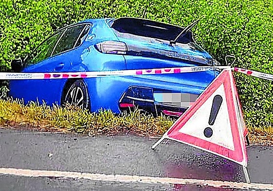 El vehículo se salió de la calzada por causas que se desconocen.