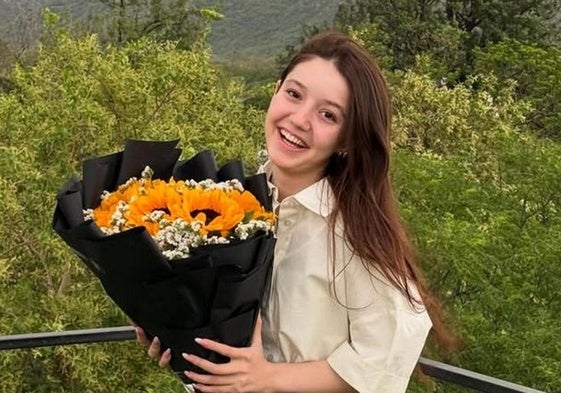 Muere asesinada la tiktoker Sana Yousaf a los 17 años tras recibir un disparo en su casa en Pakistán