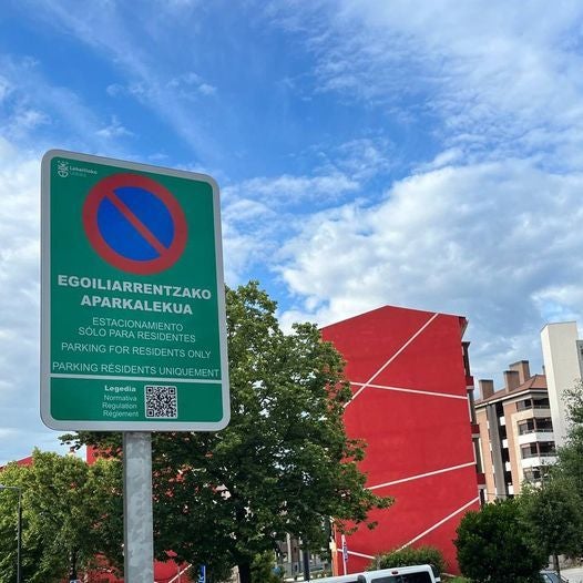 Lekeitio rechaza las alegaciones de discriminación presentadas por veraneantes a la nueva normativa para aparcar