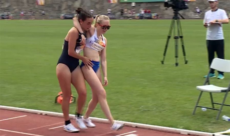 La atleta que fue descalificada por ayudar