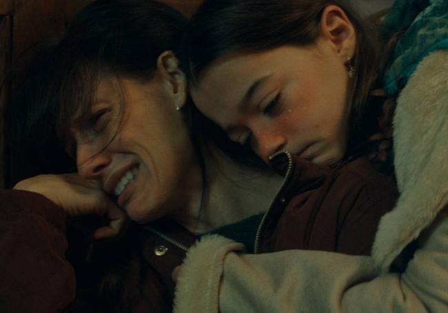 Manuela Vellés y Sofía Otero en 'Cuatro paredes'.