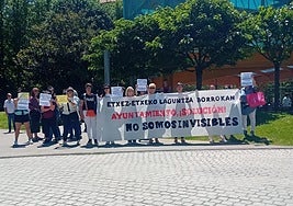 Las empleadas se concentran cada martes con el propósito de dar visibilidad a su situación laboral.