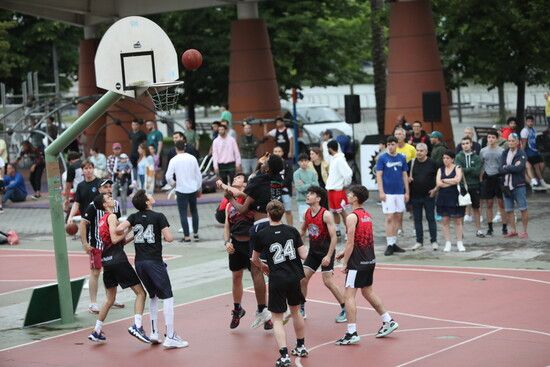 Partido de una pasada edición de North All Star en las pistas del Euskalduna.