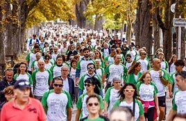 Más de 3.000 personas se echaron a las calles para pedir investigación contra el cáncer en la pasada edición en Vitoria.