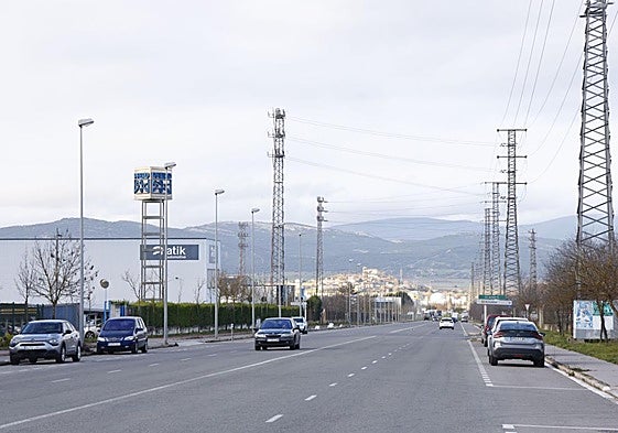 Tráfico en el polígono industrial de Júndiz, en Vitoria.