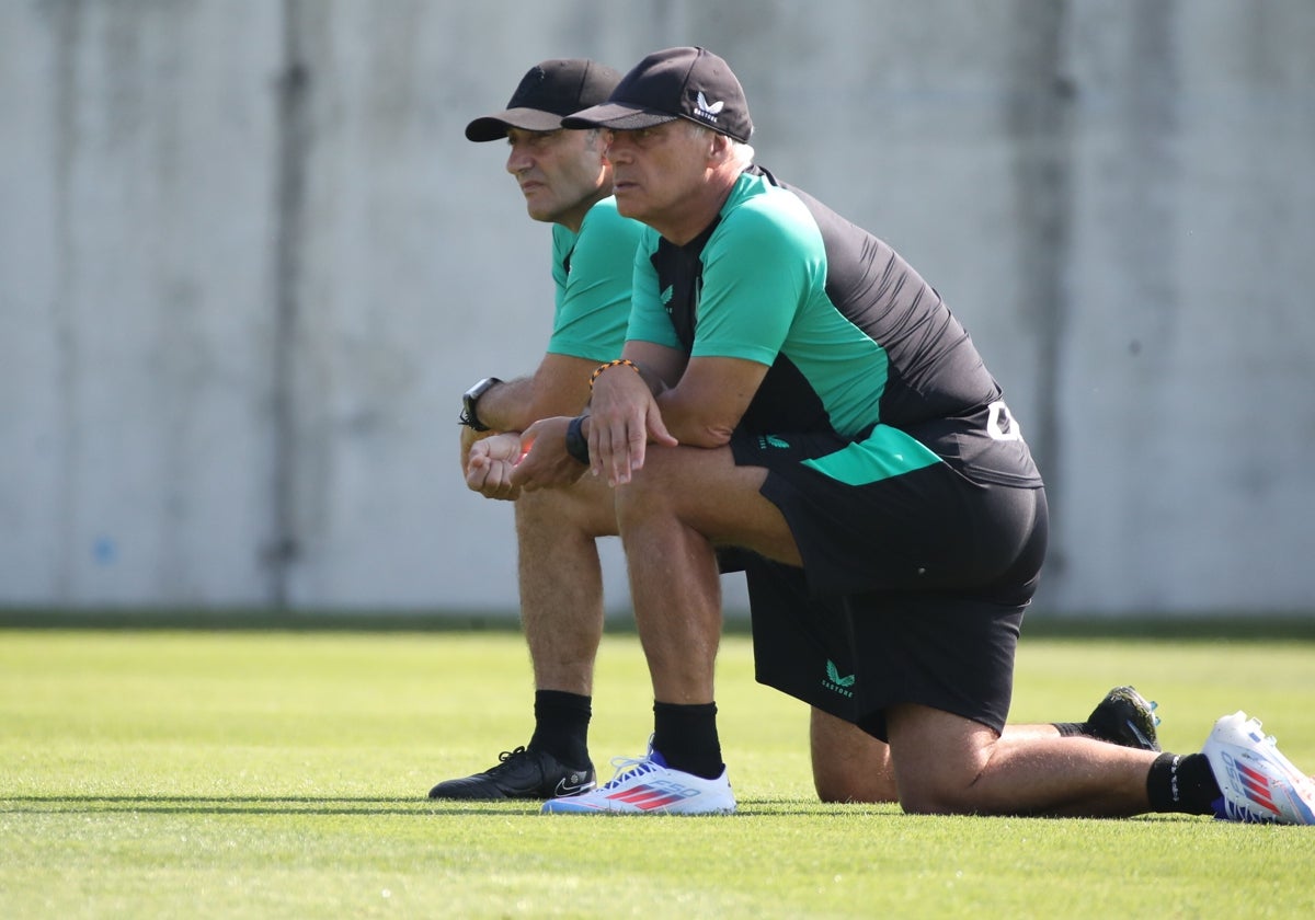 Ernesto Valverde y su segundo, Jon Aspiazu, en Lezama en la pasada pretemporada.