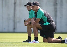 Ernesto Valverde y su segundo, Jon Aspiazu, en Lezama en la pasada pretemporada.