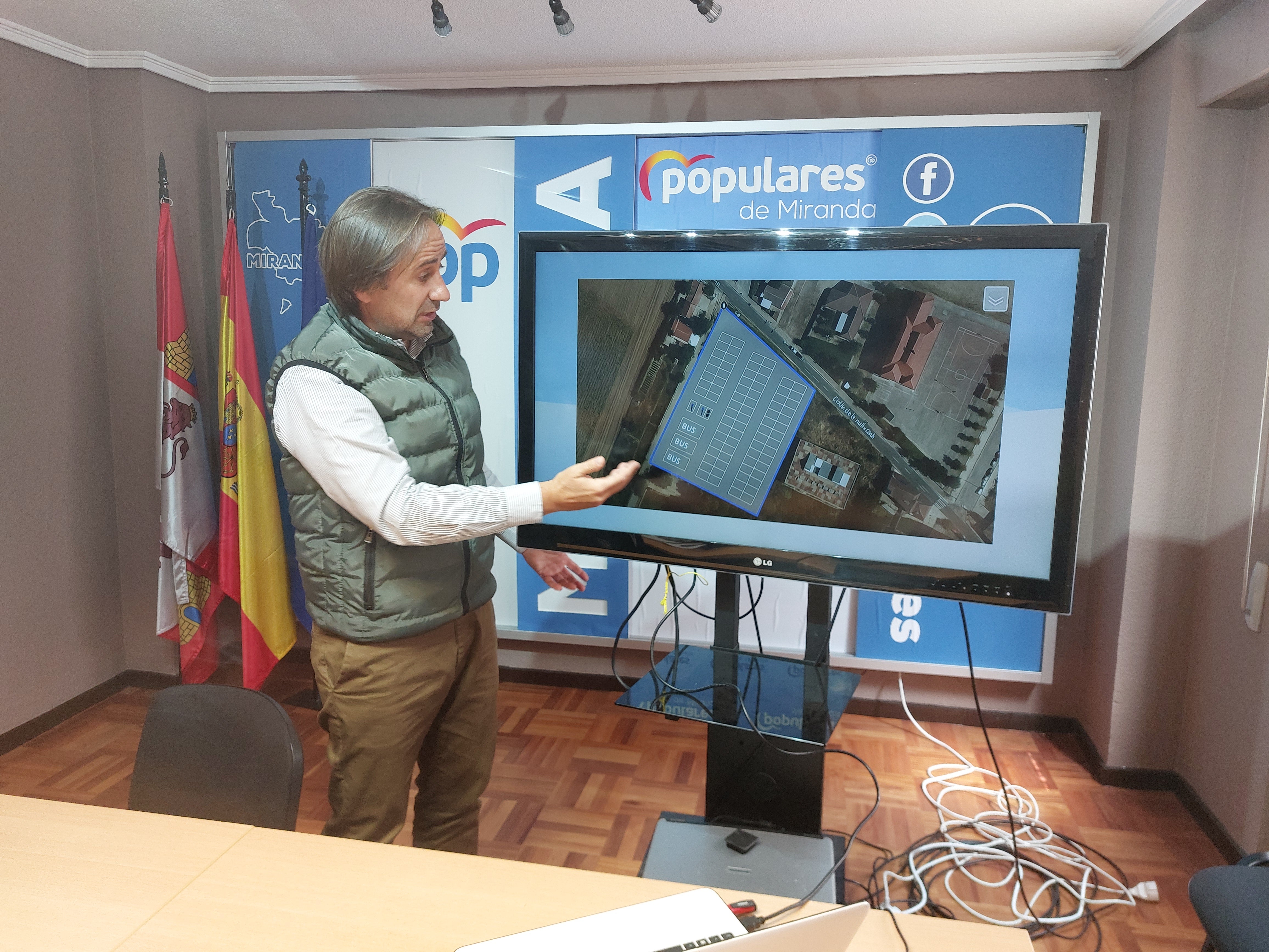 También tendría espacio para los autobuses que vayan al Polideportivo.
