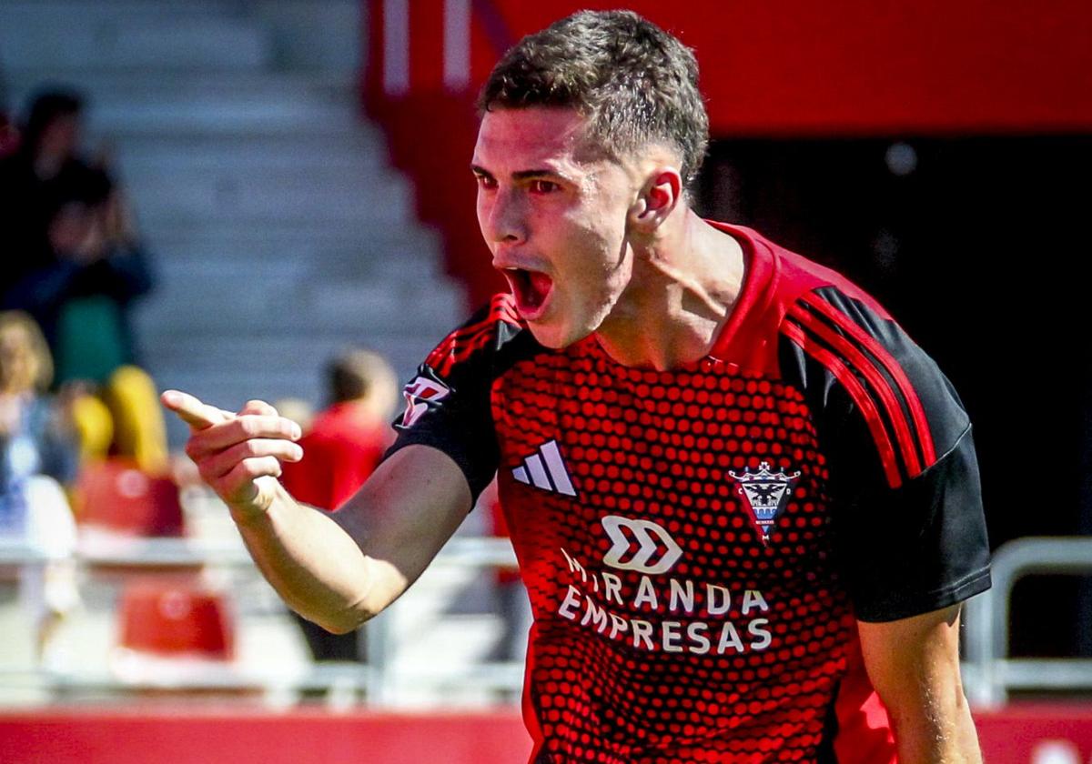 Joaquín Panichelli celebra uno de los veinte goles anotados este curso en el Mirandés.