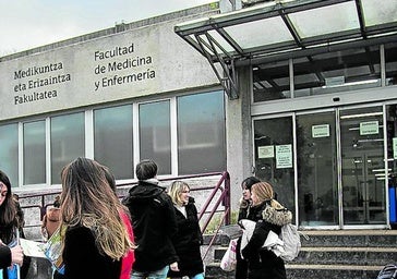 La UPV/EHU pide a Osakidetza que eleve la exigencia de euskera para paliar la falta de médicos docentes