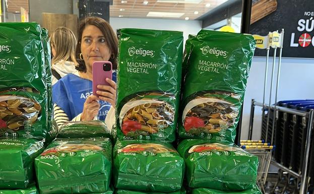 En la recogida del Banco de Alimentos.