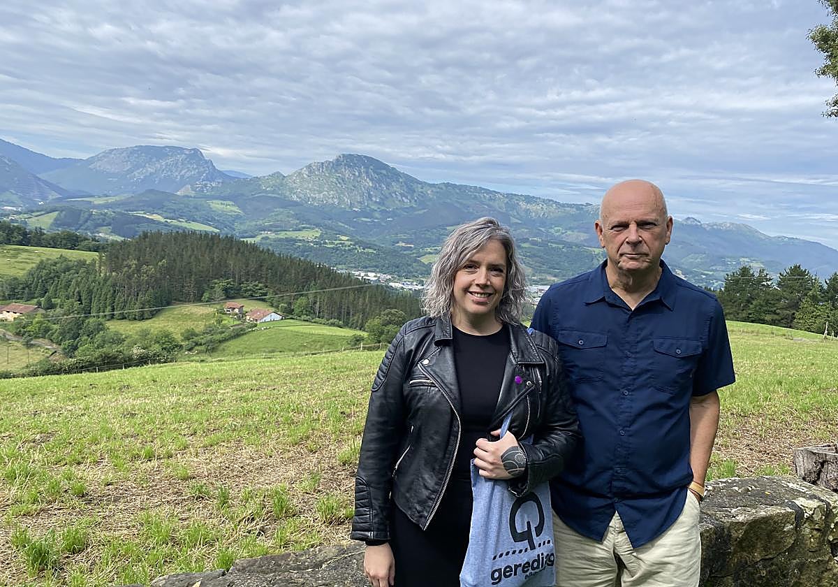Goiatz Pelaez, trabajadora de Gerediaga Elkartea, junto a Erramun Osa, Presidente de Urkiola Landa Garapena