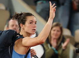 Lois Boisson se despide del público paririno tras perder ante Gauff en semifinales.