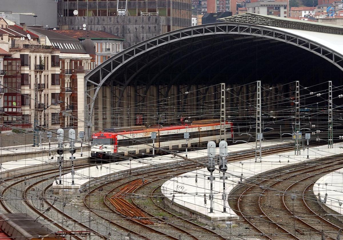 Los vigilantes de Renfe en Abando podrán usar espray de pimienta para protegerse