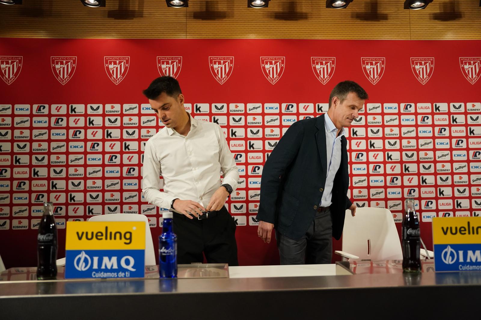 Jon Uriarte y Mikel González, en su comparecencia en San Mamés.