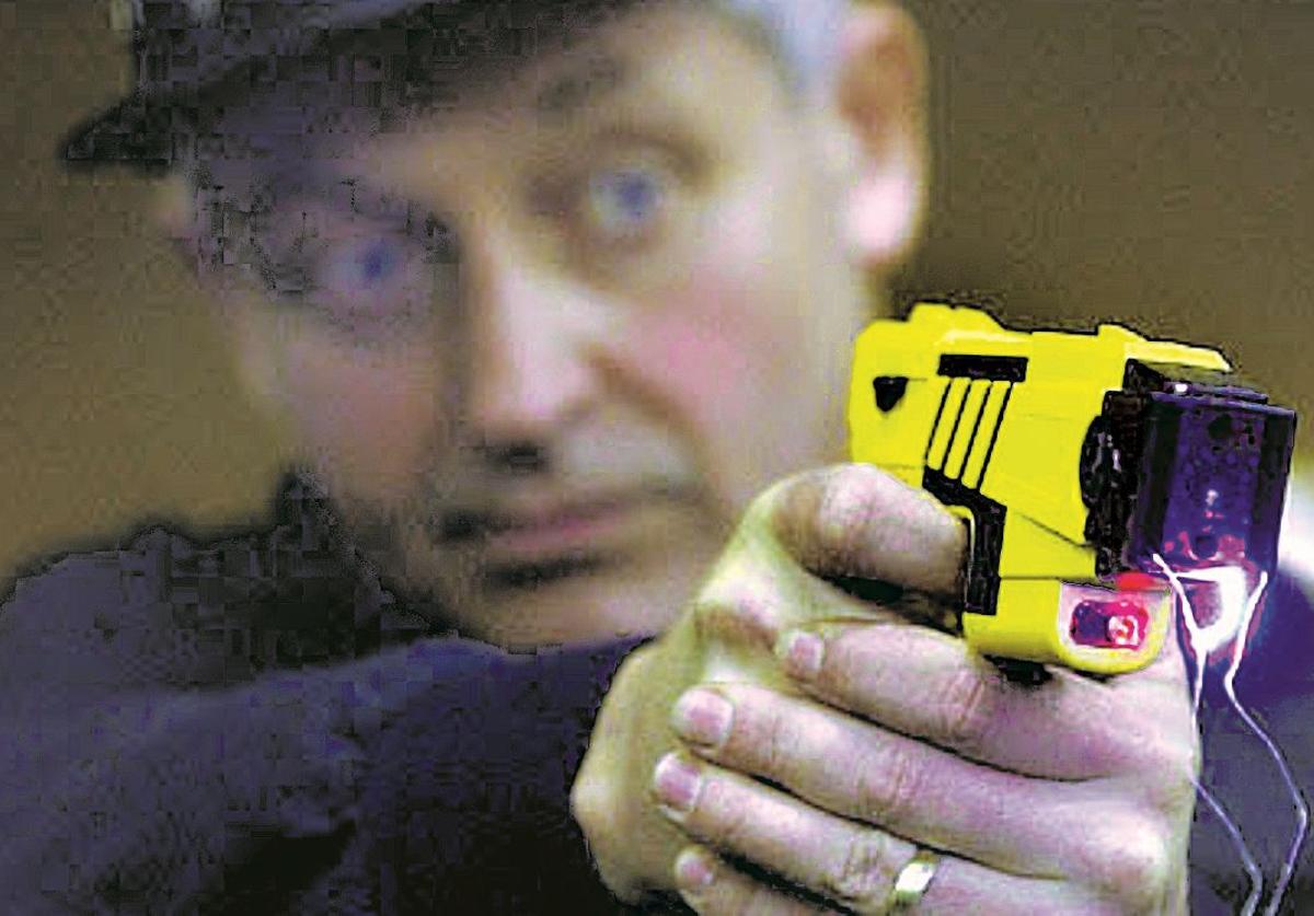 El Parlamento rechaza dotar de pistolas táser a los patrulleros de la Ertzaintza