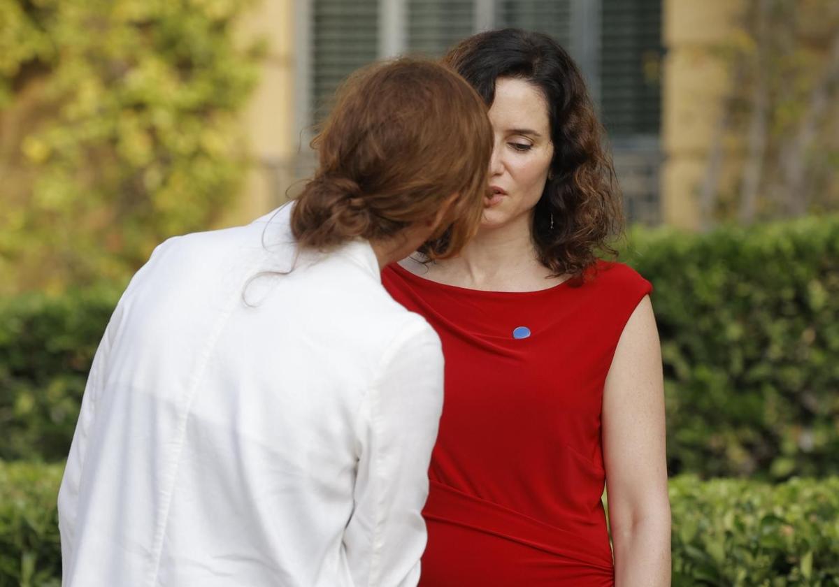 Encontronazo entre Ayuso y Mónica García en la Conferencia de Presidentes: «¿Seguro que quieres saludar a una asesina?»