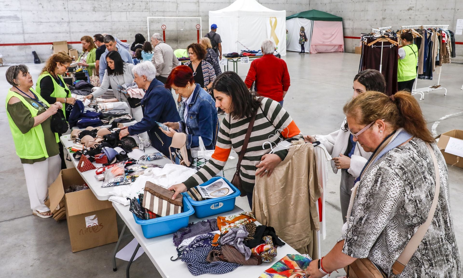 Mercadillo solidario de Aspanafoa