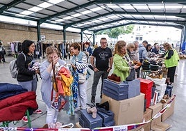 Gran éxito del mercadillo de Aspanafoa en Vitoria
