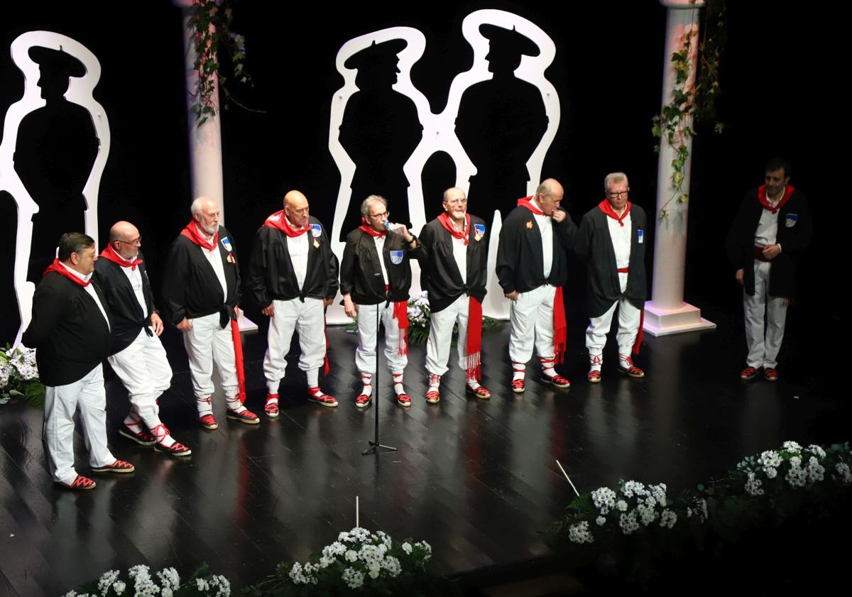 Imagen principal - Ochotes Amigos por San Juan, Arco Iris y Venimos Cantando.