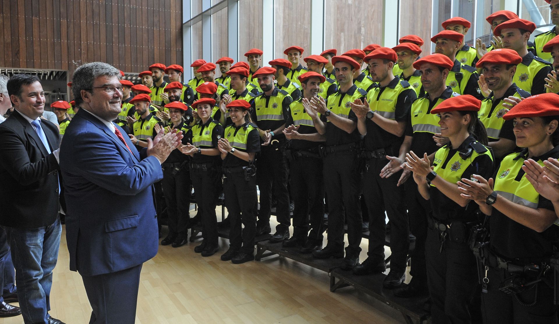 El aumento de la criminalidad ha elevado la seguridad a la primera preocupación de la ciudadanía de Bilbao; en este tiempo se ha llevado a cabo un intenso proceso de rejuvenecimiento de la Policía Municipal.