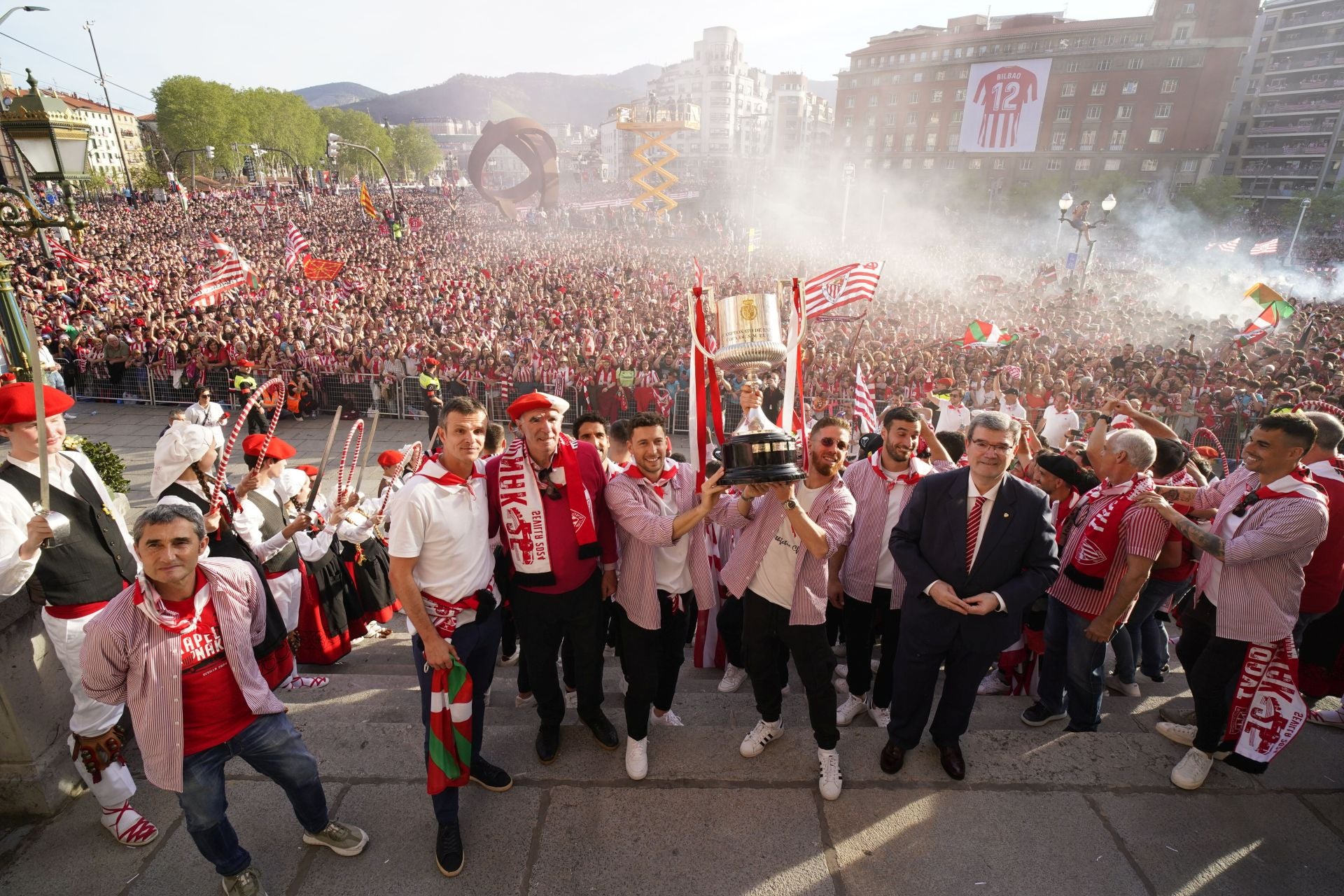 La recepción del Athletic en el Ayuntamiento el 11 de abril de 2024, tras subir la ría en la gabarra como campeón de Copa, ha sido uno de los momentos más felices de esta década en Bilbao.